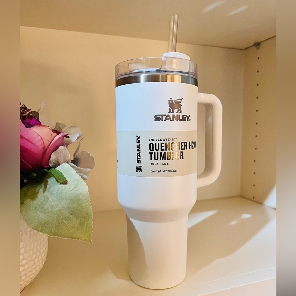 🎉LAST CHANCE🎉Stanley 40 oz. Quencher H2.0 FlowState Tumbler Brilliant White - Picture 3 of 11